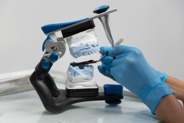 Rodzaje uzupełnień protetycznych: które rozwiązanie jest dla Ciebie najlepsze?